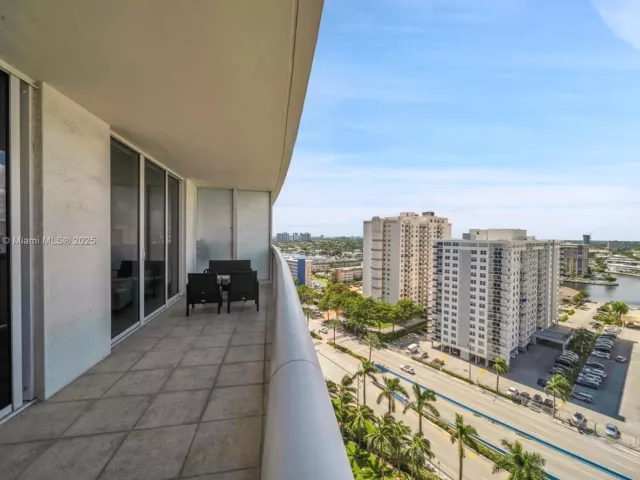 2-bedroom condo for rent in Hallandale Beach - 1850 S Ocean Dr 1609 - MondialRealty