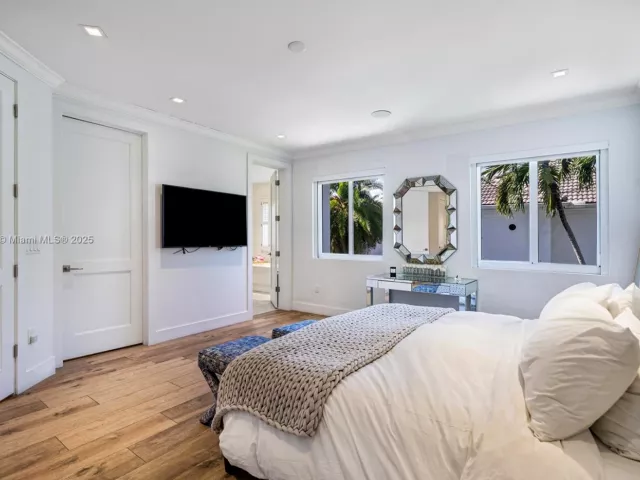 3-bedroom home for sale in Aventura - 3703 NE 199th St - MondialRealty