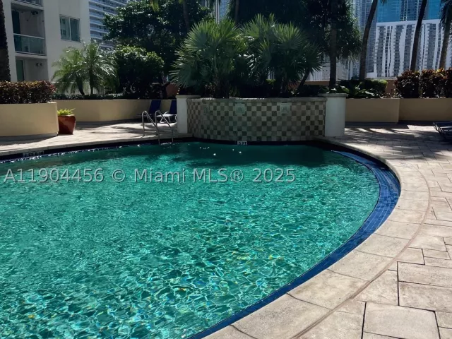 1-bedroom condo for sale in Miami - 244 Biscayne Blvd 308 - MondialRealty