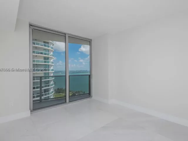 3-bedroom condo for rent in Miami - 488 NE 18th St 1815 - MondialRealty