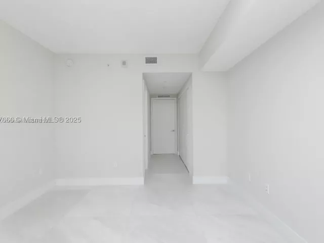 3-bedroom condo for rent in Miami - 488 NE 18th St 1815 - MondialRealty