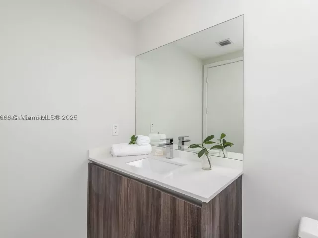 3-bedroom condo for rent in Miami - 488 NE 18th St 1815 - MondialRealty