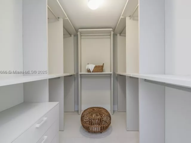3-bedroom condo for rent in Miami - 488 NE 18th St 1815 - MondialRealty