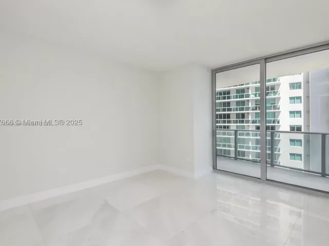 3-bedroom condo for rent in Miami - 488 NE 18th St 1815 - MondialRealty