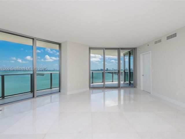 3-bedroom condo for rent in Miami - 488 NE 18th St 1815 - MondialRealty
