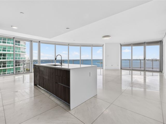 3-bedroom condo for rent in Miami - 488 NE 18th St 1815 - MondialRealty