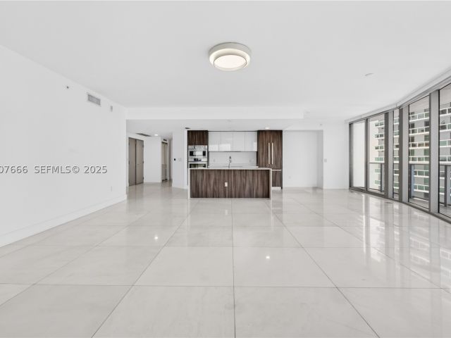 3-bedroom condo for rent in Miami - 488 NE 18th St 1815 - MondialRealty