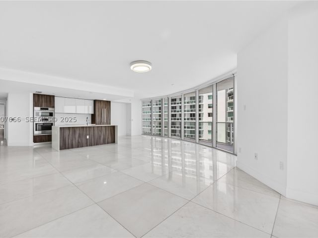 3-bedroom condo for rent in Miami - 488 NE 18th St 1815 - MondialRealty
