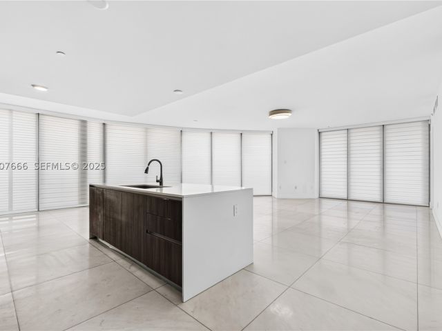 3-bedroom condo for rent in Miami - 488 NE 18th St 1815 - MondialRealty