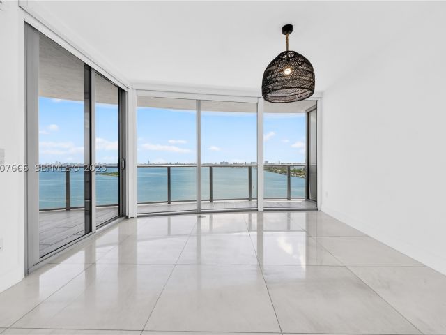 3-bedroom condo for rent in Miami - 488 NE 18th St 1815 - MondialRealty