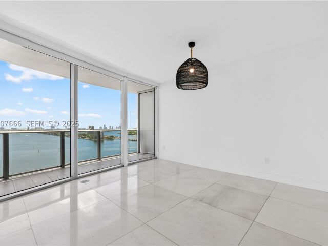 3-bedroom condo for rent in Miami - 488 NE 18th St 1815 - MondialRealty