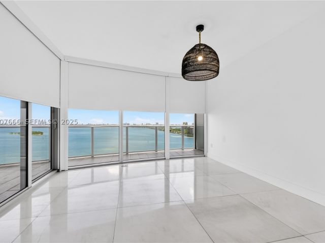 3-bedroom condo for rent in Miami - 488 NE 18th St 1815 - MondialRealty