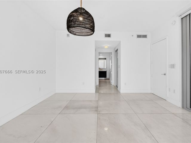 3-bedroom condo for rent in Miami - 488 NE 18th St 1815 - MondialRealty