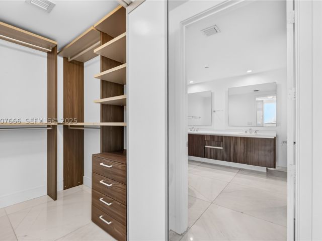 3-bedroom condo for rent in Miami - 488 NE 18th St 1815 - MondialRealty