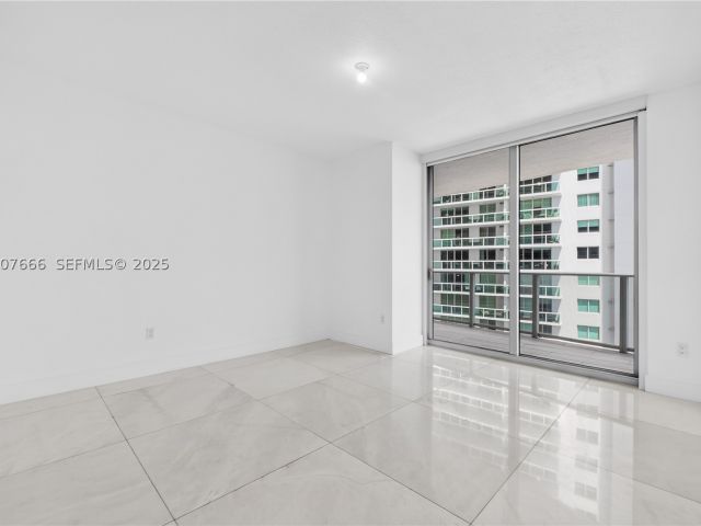 3-bedroom condo for rent in Miami - 488 NE 18th St 1815 - MondialRealty