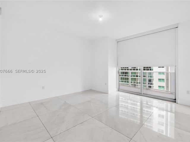 3-bedroom condo for rent in Miami - 488 NE 18th St 1815 - MondialRealty