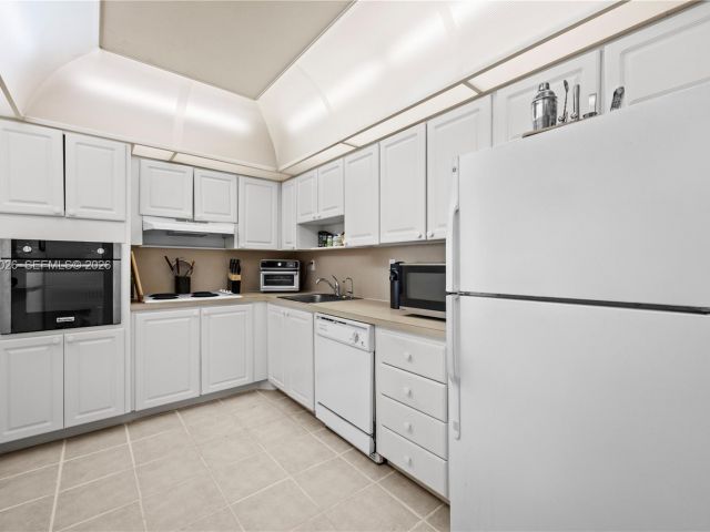 Apartment for sale  Unit #1017 - photo 7444674