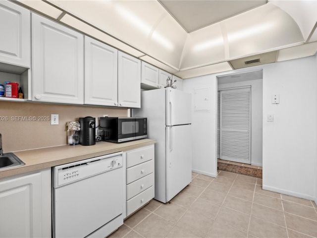 Apartment for sale  Unit #1017 - photo 7444675