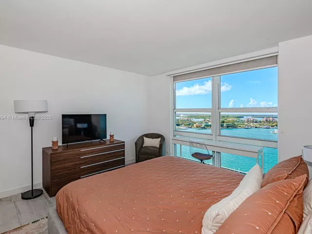 1-bedroom condo for sale in Miami Beach - 90 Alton Rd 2506 - MondialRealty