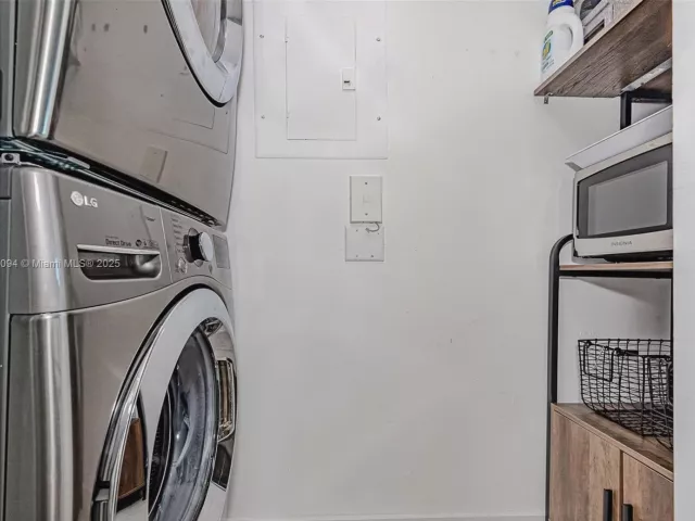 1-bedroom condo for sale in Miami Beach - 90 Alton Rd 2506 - MondialRealty