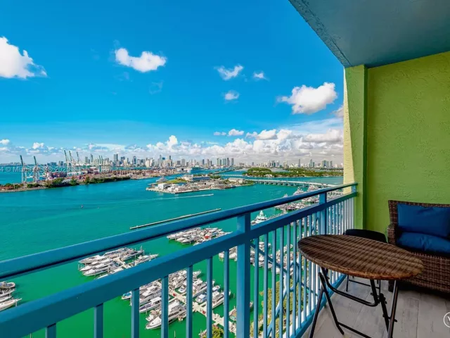 1-bedroom condo for sale in Miami Beach - 90 Alton Rd 2506 - MondialRealty