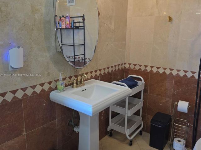 Apartment for rent  Unit #1401 - photo 6807663