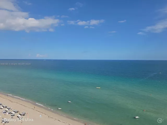 2-bedroom condo for rent in Hollywood - 3725 S Ocean Dr 1401 - MondialRealty