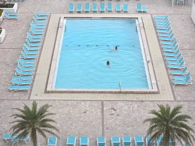 2-bedroom condo for rent in Hollywood - 3725 S Ocean Dr 1401 - MondialRealty