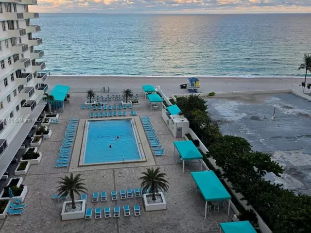 2-bedroom condo for rent in Hollywood - 3725 S Ocean Dr 1401 - MondialRealty