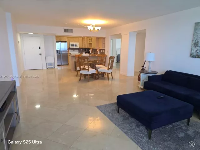 2-bedroom condo for rent in Hollywood - 3725 S Ocean Dr 1401 - MondialRealty
