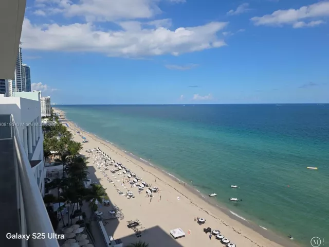 2-bedroom condo for rent in Hollywood - 3725 S Ocean Dr 1401 - MondialRealty