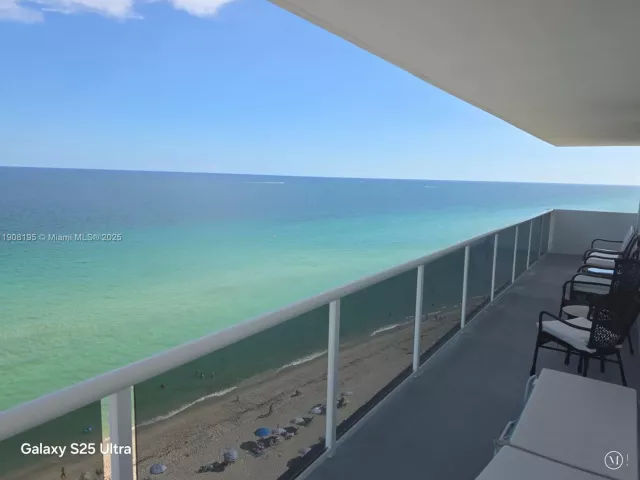 2-bedroom condo for rent in Hollywood - 3725 S Ocean Dr 1401 - MondialRealty