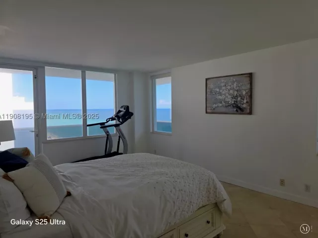 2-bedroom condo for rent in Hollywood - 3725 S Ocean Dr 1401 - MondialRealty