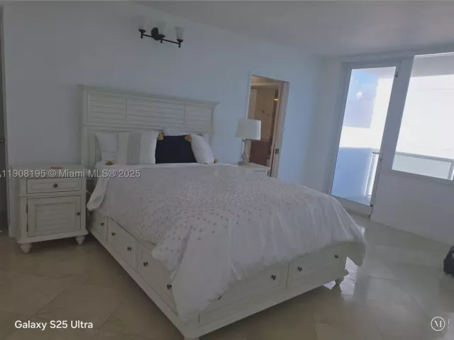 2-bedroom condo for rent in Hollywood - 3725 S Ocean Dr 1401 - MondialRealty