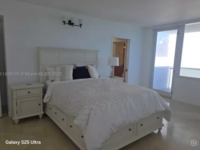 2-bedroom condo for rent in Hollywood - 3725 S Ocean Dr 1401 - MondialRealty