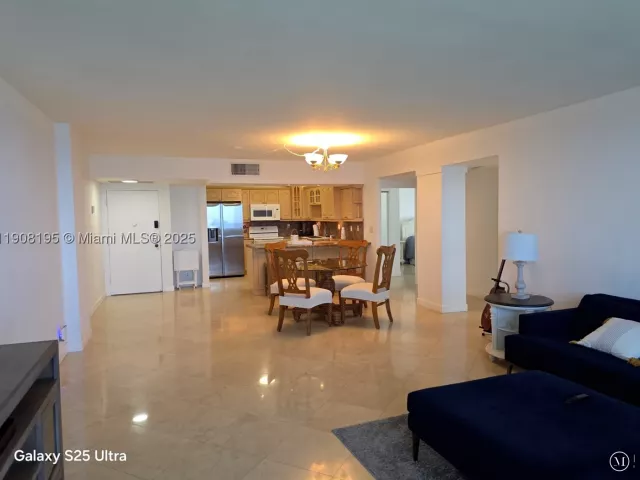 2-bedroom condo for rent in Hollywood - 3725 S Ocean Dr 1401 - MondialRealty