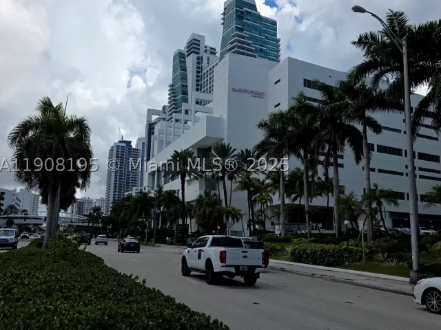 2-bedroom condo for rent in Hollywood - 3725 S Ocean Dr 1401 - MondialRealty