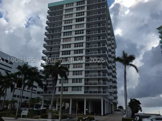 2-bedroom condo for rent in Hollywood - 3725 S Ocean Dr 1401 - MondialRealty
