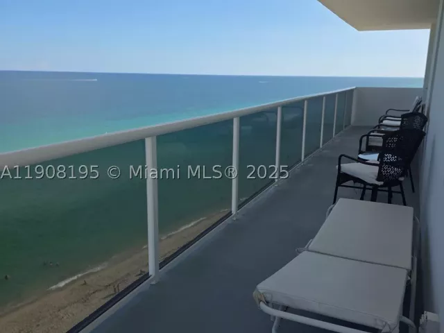 2-bedroom condo for rent in Hollywood - 3725 S Ocean Dr 1401 - MondialRealty
