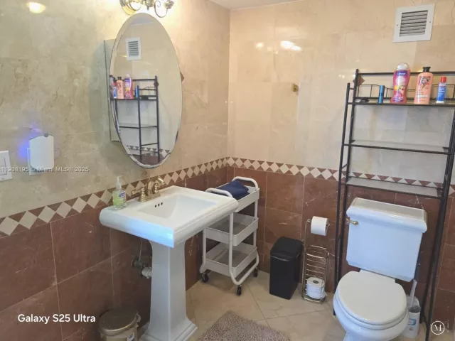 2-bedroom condo for rent in Hollywood - 3725 S Ocean Dr 1401 - MondialRealty