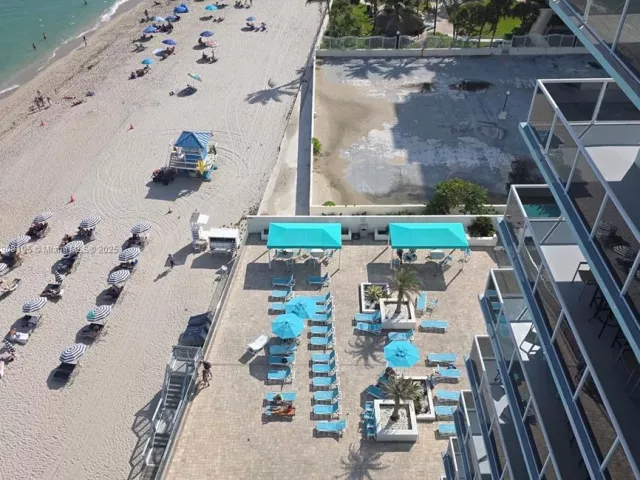 2-bedroom condo for rent in Hollywood - 3725 S Ocean Dr 1401 - MondialRealty