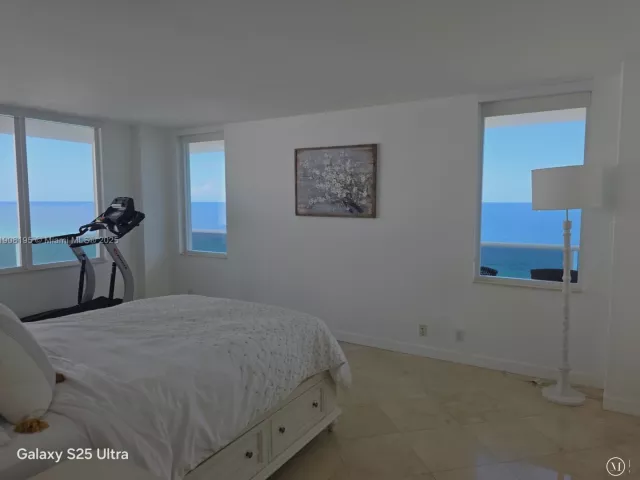 2-bedroom condo for rent in Hollywood - 3725 S Ocean Dr 1401 - MondialRealty