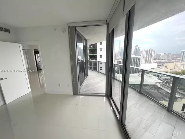 Apartment for sale  Unit #3100 - photo 6743828