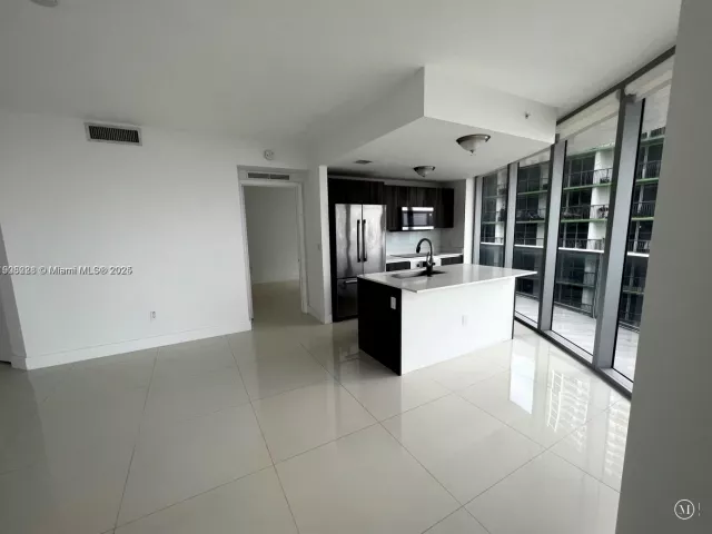 Apartment for sale  Unit #3100 - photo 6743831