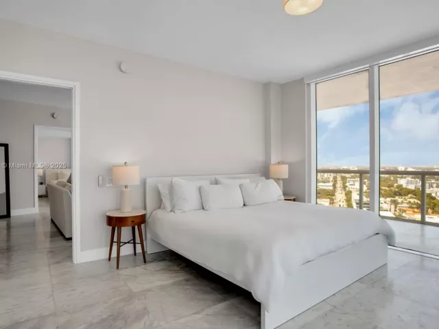 2-bedroom condo for rent in Miami Beach - 450 Alton Rd 2110 - MondialRealty