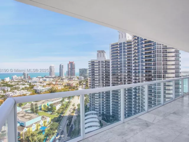 2-bedroom condo for rent in Miami Beach - 450 Alton Rd 2110 - MondialRealty