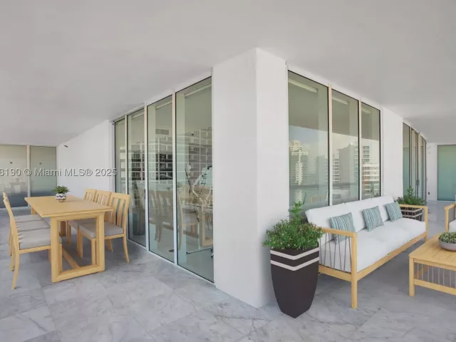 2-bedroom condo for rent in Miami Beach - 450 Alton Rd 2110 - MondialRealty