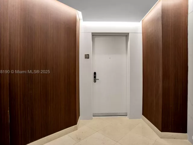 2-bedroom condo for rent in Miami Beach - 450 Alton Rd 2110 - MondialRealty