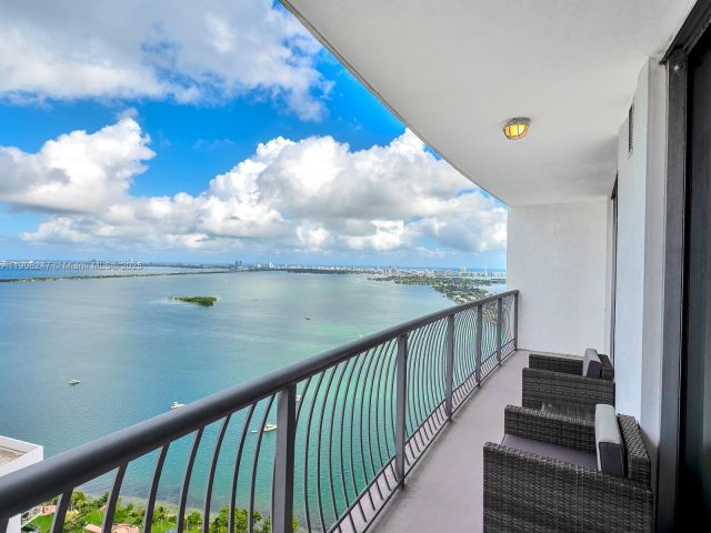 1-bedroom condo for sale in Miami - 1750 N Bayshore Dr 4503 - MondialRealty