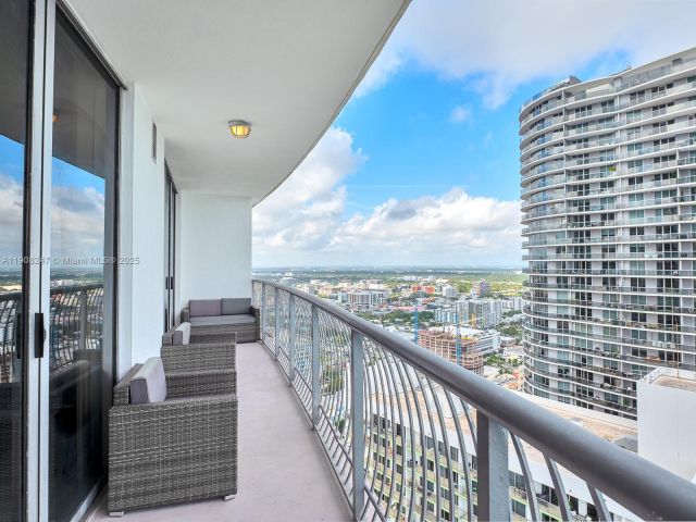 1-bedroom condo for sale in Miami - 1750 N Bayshore Dr 4503 - MondialRealty